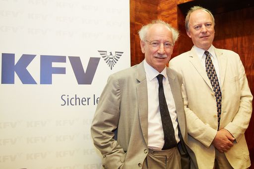 http://www.apa-fotoservice.at/galerie/4254 v.l.n.r.
Prof. Dr. Bernd Marin, Europäisches Zentrum für Wohlfahrtspolitik
und Sozialforschung Wien, verbunden mit den Vereinten Nationen,
Wien, Executive Director und Dr. Othmar Thann, KFV (Kuratorium für
Verkehrssicherheit), Direktor