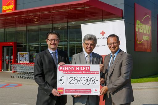 http://www.apa-fotoservice.at/galerie/4292 Im Bild
v.l.n.r.: Axel Bolten, PENNY Geschäftsführer, Dr. Werner Kerschbaum,
Generalsekretär Österreichisches Rotes Kreuz und Dietmar Stelzl,
PENNY Geschäftsführer.