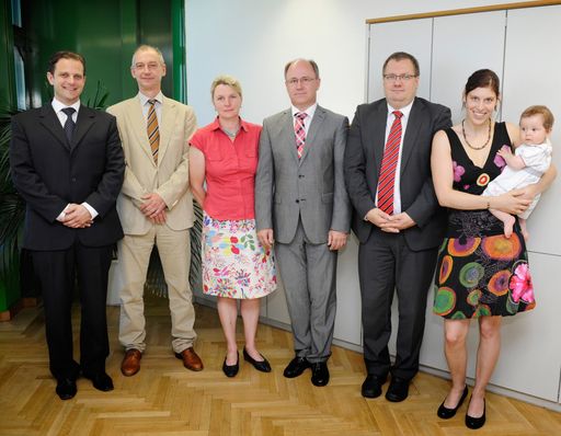 Im Bild v.l.n.r.: Dipl.-Iur.(Univ.), Ass. Iur.
Christian Reinert, Mag. Dietmar Gerstner, Mag. Eva Müller, Mag. Kurt
Frühwirth, MMag. Alexander Tritthart, Dr. Barbara Wieser