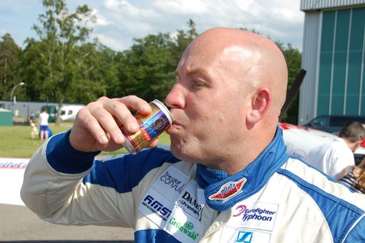  Bitter macht Fitter! Marc Grüne stärkt sich nach
erfolgreichem Weltrekord mit einem Tonic-Bitter