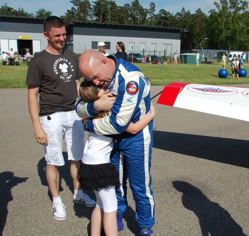 Vorschau Bild von Ein Herz für Kinder! Onkel "Turbo" ist gesund
zurück.