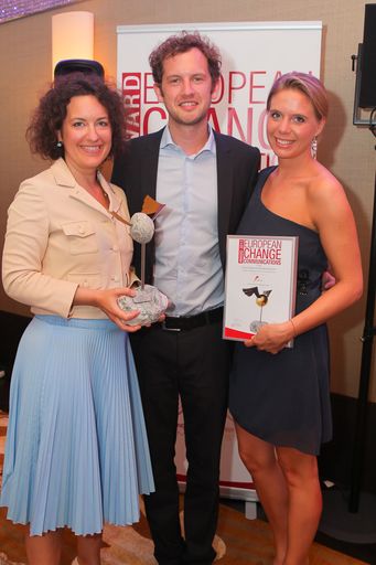  Im Bild (v.l.n.r.): Mag.a Floortje Schilling -
Brand Manager Atrium, Schilling + Schilling, Mag. Lucas Unger -
Country Manager Atrium Russia, Mag.a Claudia Ebli - Country Manager
Atrium CZ/SK/HUN
