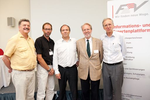 http://www.apa-fotoservice.at/galerie/4074/ Im Bild
v.l.n.r.: Dr. Ralf Risser (Factum OHG), Prof. Dipl.-Ing. Dr. Georg
Hauger (Technische Universität Wien), Prof. Dipl.-Ing. Dr. Thomas
Macoun (Technische Universität Wien), Univ. Prof. Dr. Johann Litzka
(Vorstandsvorsitzender FSV), Dipl.-Ing. Dr. Sepp Snizek (stv.
Vorstandsvorsitzender FSV)
