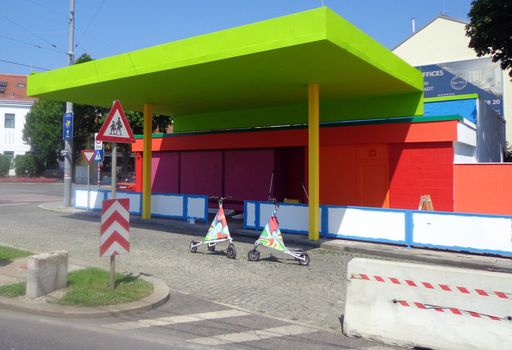  paint back: Ein Kunstobjekt im öffentlichen Raum,
dass zum Wundern und Nachdenken anregt.