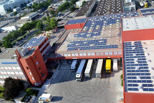  Haberkorn Wien mit Photovoltaikanlage am Dach