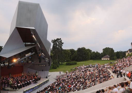http://www.apa-fotoservice.at/galerie/4284/ Mit der
Sommernachtsgala am Wolkenturm wurde die siebte Saison in Grafenegg
gestern eröffnet