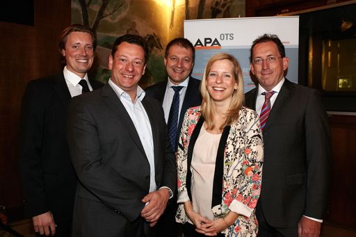 v.l.n.r.: Alexander Raffeiner (Moderation), Michael
Lang (Chefredakteur, APA - Austria Presse Agentur), Michael Pilz
(Jurist, Medienrechtsexperte), Pia Scheck-Kollmann (Juristin,
Compliance-Verantwortliche, ORF) und Andreas Koller (Stv.
Chefredakteur, Salzburger Nachrichten)