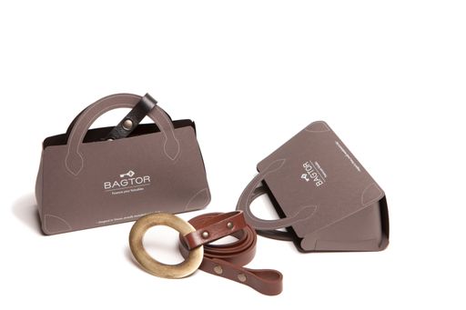 Vorschau Bild von BAGTOR: Der Gürtel, der schmückt und vor Dieben
schützt