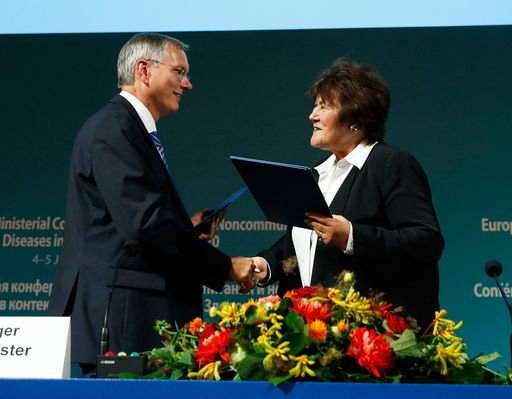Vorschau Bild von Am 5. Juli 2013 fand in der Hofburg in Wien die
Ernährungskonfernez statt. Im Bild Gesundheitsminister Alois Stöger
(l.) gemeinsam mit der WHO-Vorsitzenden Jakab (r.).