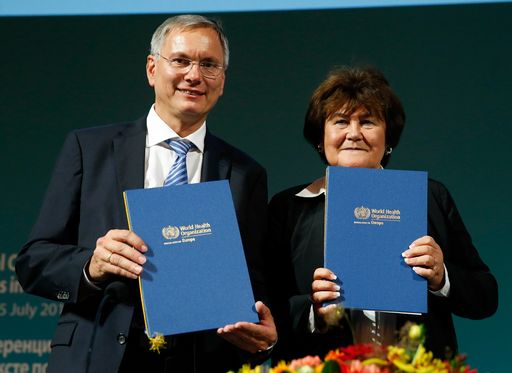 Am 5. Juli 2013 fand in der Hofburg in Wien die
Ernährungskonfernez statt. Im Bild Gesundheitsminister Alois Stöger
(l.) gemeinsam mit der WHO-Vorsitzenden Jakab (r.).