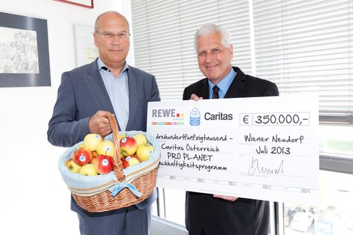 Im Bild v.l.n.r.: Frank Hensel
(Vorstandsvorsitzender REWE International AG), Franz Küberl
(Präsident CARITAS Österreich)