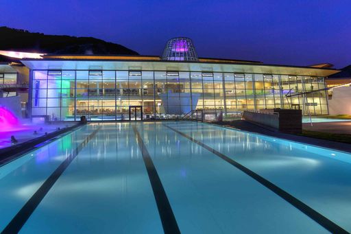 Vorschau Bild von Die VAMED Vitality World bietet zahlreiche
Thermen-Locations, in denen Arbeit und Entspannung ganz nahe
beieinanderliegen. Im Bild: TAUERN SPA Zell am See - Kaprun