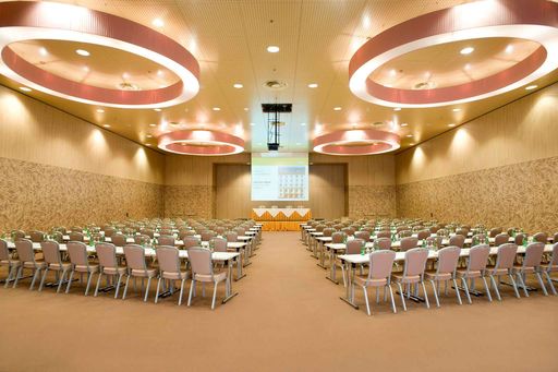 Vorschau Bild von Österreich hat mit den Austria Trend Hotels &
Resorts eine zentrale Ansprechstelle für Tausende Hotelbetten, mit
entsprechenden Räumlichkeiten für das MICE-Business. Im Bild:
Austria Trend Hotel Savoyen Vienna.