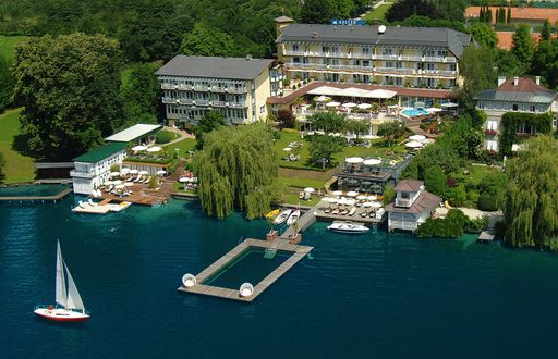  Zu den aktuellen Empfehlungen des exklusiven
Tourismusportals suchenundbuchen.com gehören zwei echte Unikate: Das
Hotel KOLLERs (im Bild) und das Natur- & Design Hotel Das Goldberg.