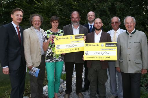 Vorschau Bild von v.l.n.r.: GD Dr. Johannes Hörl (Großglockner
Hochalpenstraßen AG), Juryvorsitzender Dr. Norbert Winding (Haus der
Natur), LHStv. Dr. Astrid Rössler, Preisträger Dr. Johannes
Neumayer, Mag. Dietmar Schöndorfer (GF Glockner-Öko-Fonds),
Preisträger Tobias Schernhammer sowie die beiden Jurymitglieder Dr.
Roman Türk (Präs. Österreichischer Naturschutzbund) und Dr. Eberhard
Stüber (Initiator Glockner-Öko-Fonds)