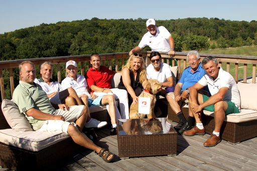  v.li.: Reinhard Nowak, Kabarettist und
Schauspieler; Rainer Pariasek, Sportmoderator; Andreas Goldberger,
Ex-Skispringer; Christian Zwickl, Ruefa Regionalleiter
Niederösterreich/Burgenland; Susanna Hirschler, Dancing Star und
Schauspielerin; Hubert Neuper, Eventmanager und Ex-Skispringer;
Arnold Grabner, Nationalrat a.D. und Vizepräsident des
Österreichisch Olympischen Komitee; Walter Krahl, Ruefa
Vertriebschef, stehend: Reinhard B. Pelikan, General Manager AIDA
Cruises Österreich