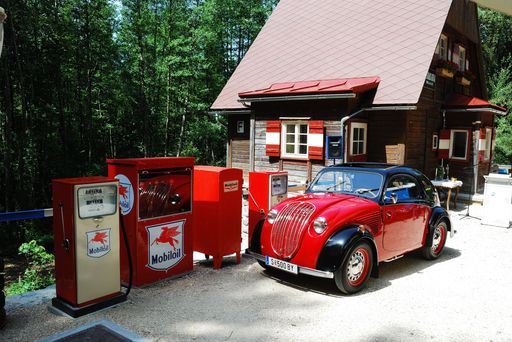 Vorschau Bild von Mauthaus "Guttal" mit Mobil-Tankstelle im
Freilichtmuseum Salzburg