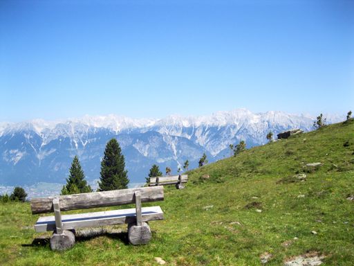  Das Karwendelgebirge und die Zentralalpen bieten
unzählige Wandermöglichkeiten.