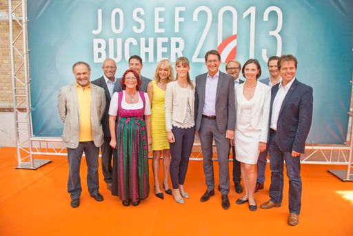  BZÖ-Bündnisobmann Josef Bucher präsentierte heute
in einer Pressekonferenz im Wiener Palmenhaus die BZÖ-Bundesliste
zur Nationalratswahl 2013.