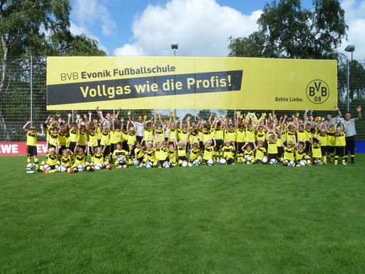 Von 19. bis 23. August 2013 gastiert der BVB
erneut im Brixental! Dieses Mal bringt der Top-Club seine
professionellen Nachwuchstrainer mit nach Westendorf