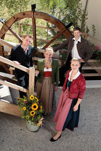 Der Dirndlgwandsonntag bietet Gelegenheit die
schönsten Dirndln, Trachten und Gwandln auszuführen.