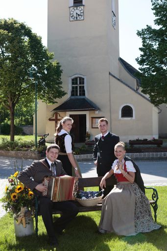 Vorschau Bild von Am Dirndlgwandsonntag steht das ganze Land im
Zeichen der Tracht.
