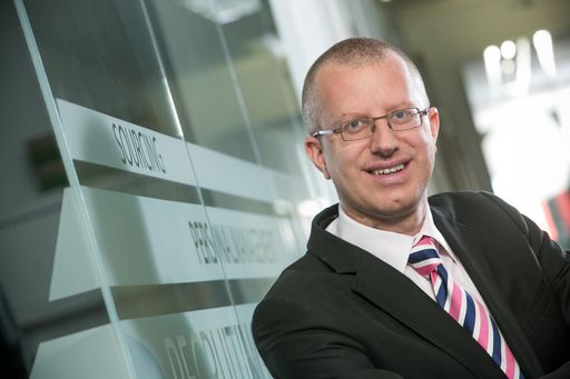 Der Premium-Personaldienstleister APC Business Services GmbH
strukturiert sich neu. Die vier Gesellschafter des Unternehmens
stellen sich neu auf, allen voran mit Gunnar Björn Heinrich, der ab
sofort als CEO und Sprecher der Geschäftsführung das Unternehmen
leitet.