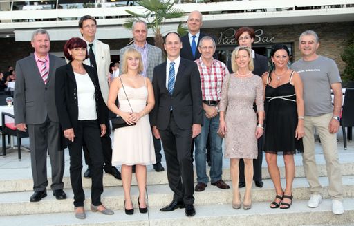 Vorschau Bild von http://www.apa-fotoservice.at/galerie/4491
v.l.n.r.: Josef Zippusch, Brigitte Fitzner, Andreas Apounik,
Michelle Luger, Rajko Krajger, Direktor Roland Heitzeneder,
Univ.Prof.Dr. Wolfgang Mazal, Milutin Markelic, Andrea Schellander,
Roswitha Salcher, Ulli Quendler, Miladin Kitic