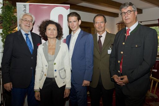 http://www.apa-fotoservice.at/galerie/4366/ Im Bild
v.l.n.r. : Dr Erhard Busek, Abg.z.NR Alev Korun ( Sprecherin für
Integration, Die Grünen), StS Sebastian Kurz (Staatssekretär für
Integration, ÖVP) Dr. Gustav Dressler (Moderator, Generali Gruppe)
Mag. Gerhard Starsich ( mc-Präsident)