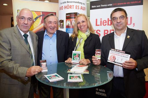 http://www.apa-fotoservice.at/galerie/4515
v.l.n.r.: Klaus W. Fischer (VCPÖ-Präsident und Tabakfachhändler in
Wien), Komm. Rat Peter Trinkl (Bundesgremialobmann der
Tabaktrafikanten Österreichs), DI Tina Reisenbichler
(Geschäftsführerin MVG Monopolverwaltung GmbH), Baumeister Ing.
Richard Lugner (Geschäftsführer Lugner City).