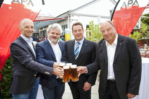 Die APA lud zum herbstlichen Branchenfest: V.l.n.r.
Marcus Hebein, Johannes Bruckenberger, Michael Lang, Werner Müllner
(alle APA)