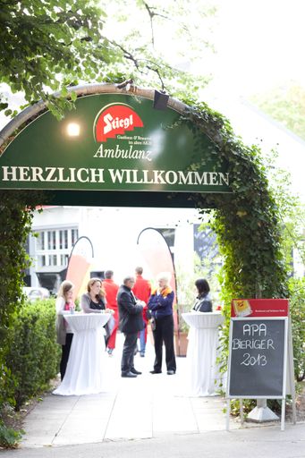 Vorschau Bild von Beim "Bierigen" im Alten AKH begrüßte die APA rund
460 Gäste aus Medien und Kommunikation.