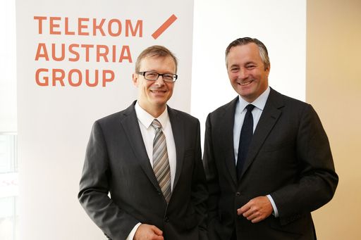 http://www.apa-fotoservice.at/galerie/4526/ Im Bild
v.l.n.r.: Christoph Hofinger(Managing Partner und wissenschaftlicher
Leiter bei SORA) und Hannes Ametsreiter (Generaldirektor Telekom
Austria Group und A1)