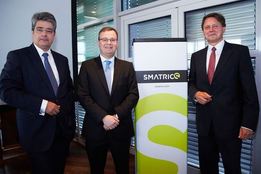 http://www.apa-fotoservice.at/galerie/4501 Im Bild
v.l.n.r. Wolfgang Hesoun, Vorstandsvorsitzender Siemens AG
Österreich, Michael Viktor Fischer, Geschäftsführer E-Mobility
Provider Austria und Wolfgang Anzengruber, Vorstandsvorsitzender
VERBUND
