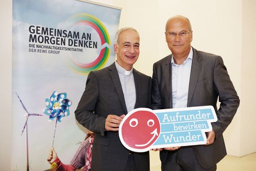http://www.apa-fotoservice.at/galerie/4542 Im Bild:
Michael Landau (Caritasdirektor) und Frank Hensel
(Vorstandsvorsitzender REWE International AG)