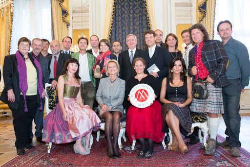 Vorschau Bild von Die Hauptakteure bei der feierloichen Eröffnung
der Veranstaltung Meisterstrasse in Residence Wien in den
Fürstensuiten des Hotel Imperial in Wien.