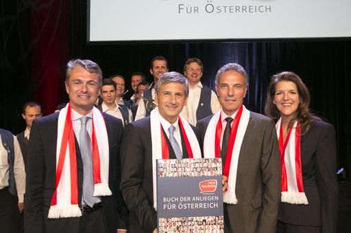  http://www.apa-fotoservice.at/galerie/4584 Im Bild
v.l.n.r.: Hon.-Prof. DDr. Jörg Zehetner (Vereinsobmann
Stellvertreter,"Anliegen für Österreich"), Vizekanzler Dr. Michael
Spindelegger, Michael Krammer (Vereinsobman, "Anliegen für
Österreich") Mag. Elisabeth Wenzl (Gründungsmitglied, "Anliegen für
Österreich")