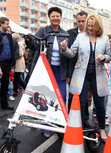 Vorschau Bild von Eröffnung des Wiener Forschungsfest 2013 und
anschließender Rundgang mit BM Doris Bures und VBgm. Renate Brauner