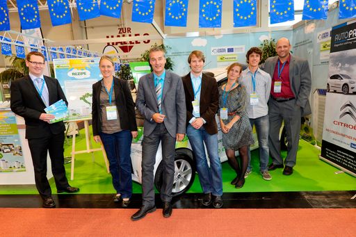 Vorschau Bild von Umweltabteilungsleiter Dr. Wolfgang Hafner
(Klagenfurt) mit den Referenten der REZIPE Abschlusskonferenz.