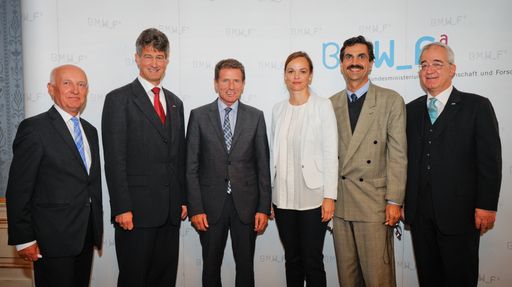  Vergabeentscheidungen stehen fest - gem.
Präsentation von Minister Töchterle mit Rektor/innen Hammerschmid,
Kainz, Gerzabek und Mettinger sowie Affenzeller (AVL List)