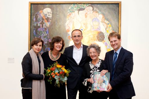  http://www.apa-fotoservice.at/galerie/4580/ Im Bild
v.l.n.r.: Renée Price (Neue Galeri New York), Marian Bisanz-Prakken
(Klimt-Expertin), Tobias G. Natter (Direktor Leopold Museum),
Elisabeth Leopold (Vorstand Leopold Museum-Privatstiftung), Klaus
Pokorny (Pressesprecher Leopold Museum). Im Hintergrund das Gemälde
"Tod und Leben" von Gustav Klimt.