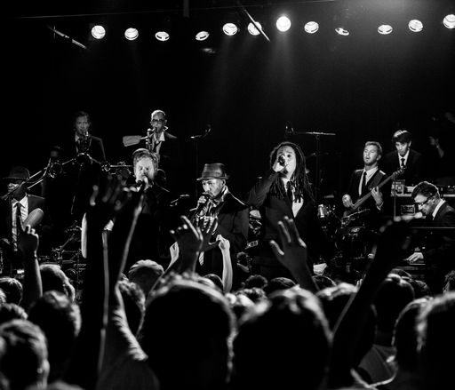 Bekannt für ihren schrägen Stil: Die 11-Köpfige
Berliner Band Seeed.
