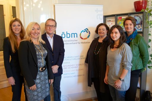  Im Bild (v.l.n.r.: Mag.a Valentina Philadelphy,
Mag.a Christine Haberlehner, ÖBM-Bundesvorsitzender Dr. Herbert
Drexler, Ing.in Andrea Polleichtner, Angi Groß, Mag.a Agnes Zolitsch
Faustenhammer)