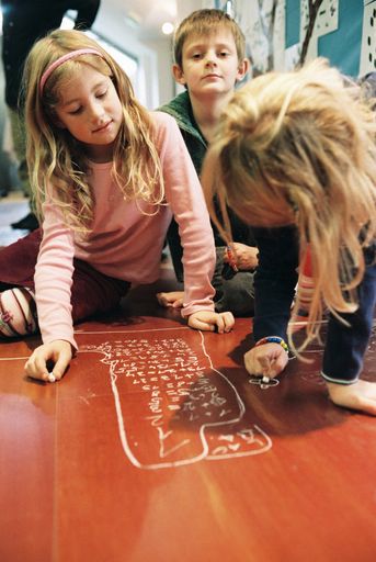 Vorschau Bild von Wir spielen uns durch die Mathematik