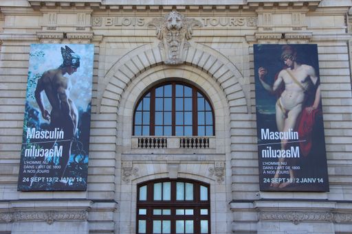  Fassade Musée d'Orsay Paris mit
Ausstellungsplakaten Masculin / Masculin (c) Musée d'Orsay / Pierre
et Gilles. Courtesy Galeri Jérôme de Noirmont, Paris / MBAC / Foto:
Stephan Pumberger