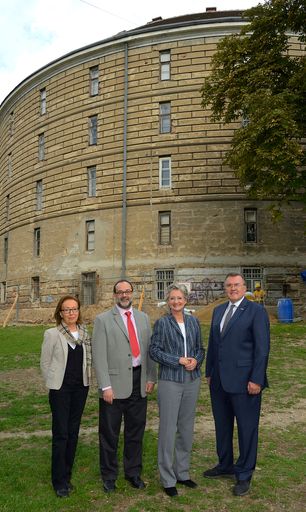 BM Dr. Claudia Schmied.GD Univ. Prof. Dr. Christian
Köberl.VD Dr. Herbert Kritscher.Univ. Prof. Dr. Maria
Teschler-Nicola.