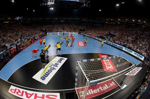 Der internationale Online-Sportwettenanbieter
bet-at-home.com und die EHF Marketing GmbH (EHFM) verlängern ihre
Partnerschaft für eine weitere Spielsaison. Bereits ab der Saison
2006/07 war bet-at-home.com als Sponsor der EHF Champions League
aktiv.