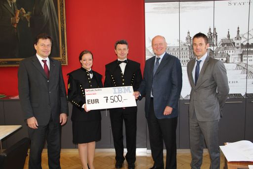  Im Bild (v.l.n.r.) Rektor Wilfried Eichlseder,
Ass.-Prof. Dr. Susanne Altendorfer, Institutsvorstand Prof. Dr.
Helmut Zsifkovits, Markus Felmayer, Vertriebsdirektor IBM, Klaus
Greimel, Smarter Commerce Experte IBM