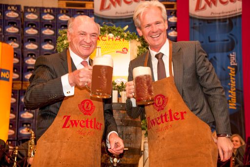 Vorschau Bild von LH Dr. Erwin Pröll und Mag. Karl Schwarz,
Eigentümer Privatbrauerei Zwettl