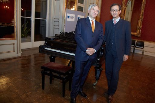 http://www.apa-fotoservice.at/galerie/4630 Im Bild
v.l.n.r. Guillaume Rousson, Direktor des französischen
Kulturinstituts & Vorsitzender von EUNIC Austria und Richard Kühnel,
Vertreter der Europäischen Kommission in Österreich